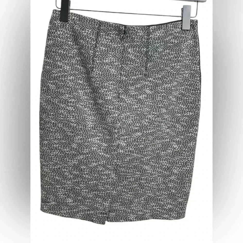 Ann Taylor Stretchy Pencil Skirt, Hidden Back Zipper, Wrinkle Free Fabric Size 6 - Picture 3 of 8